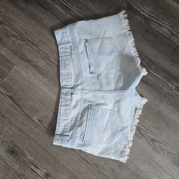 No boundries blue denim shorts with decorative metal revits and button fly J11 - Picture 2 of 3